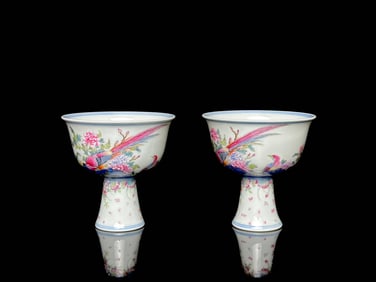 A pair of Exquisite Blue and White Famille-Rose Flower and Bird Pattern Cup