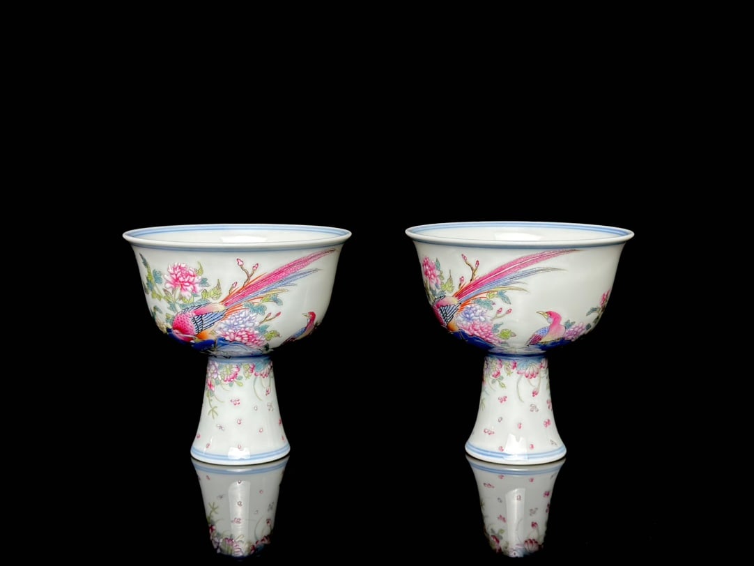 A pair of Exquisite Blue and White Famille-Rose Flower and Bird Pattern Cup: A pair of Exquisite Blue and White Famille-Rose Flower and Bird Pattern Cup,Qing Dynasty, China,Yongzheng Six-character Mark,Size:3.1inx3.1inx1.4in 
