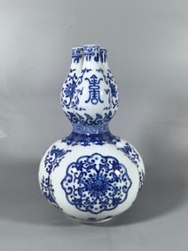 A Exquisite Blue and White Lotus Pattern Gourd-Shaped Vase