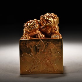 A Exquisite Coppery Carved Relief Gilt Auspicious Beast Seal