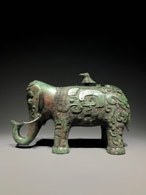An Archaic Elephant-shaped Kui Dragon Pattern Letter Elephant Zun