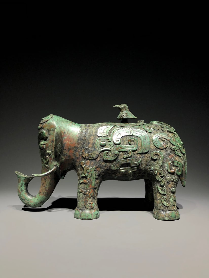 An Archaic Elephant-shaped Kui Dragon Pattern Letter Elephant Zun (1 of 9)