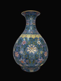 A Exquisite Enamel Green Ground Lotus Pattern Vase