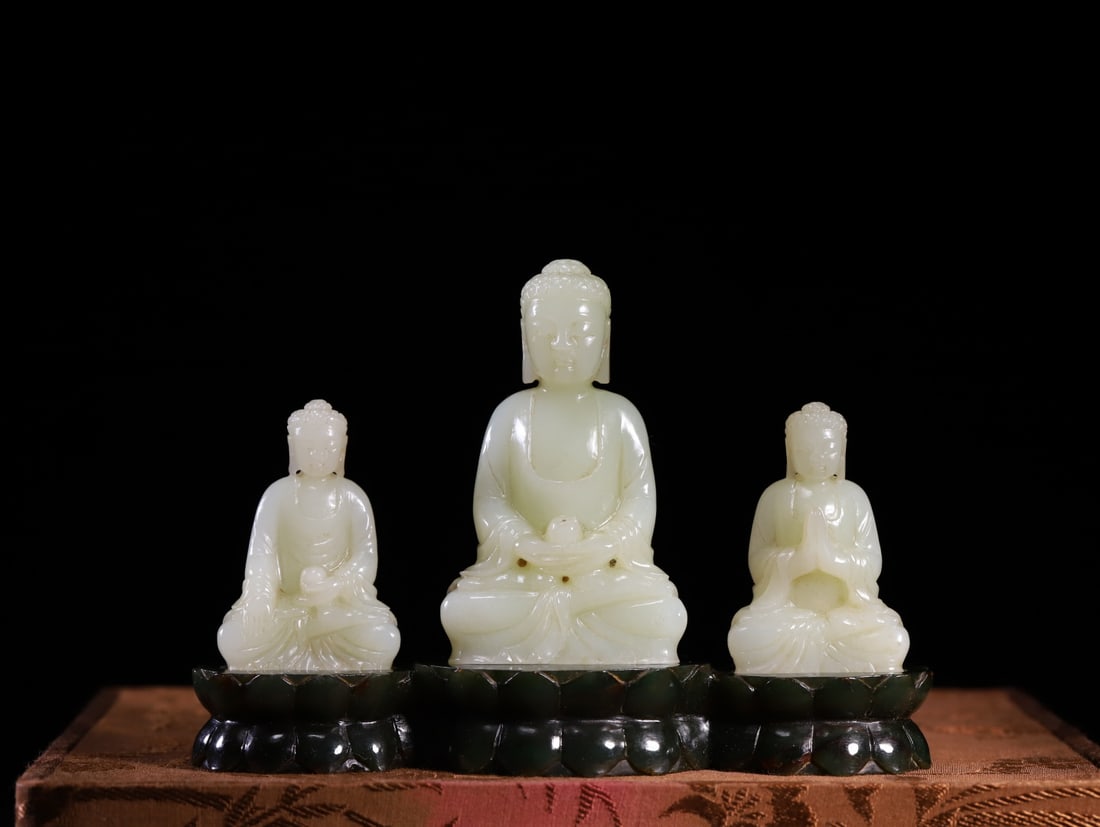 A Set of Exquisite Hetian Jade Buddha Statue Ornament (1 of 8)