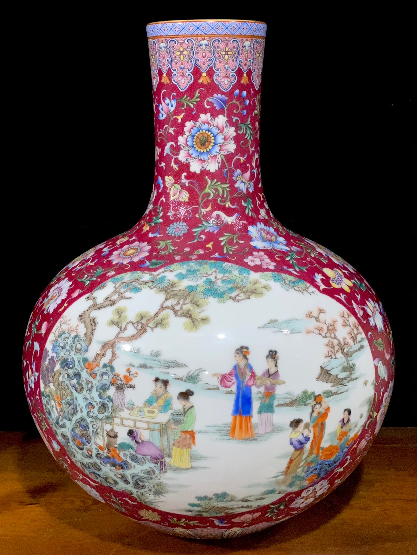 A Exquisite Ruby Red Famille-Rose Figures Pattern Vase - 3