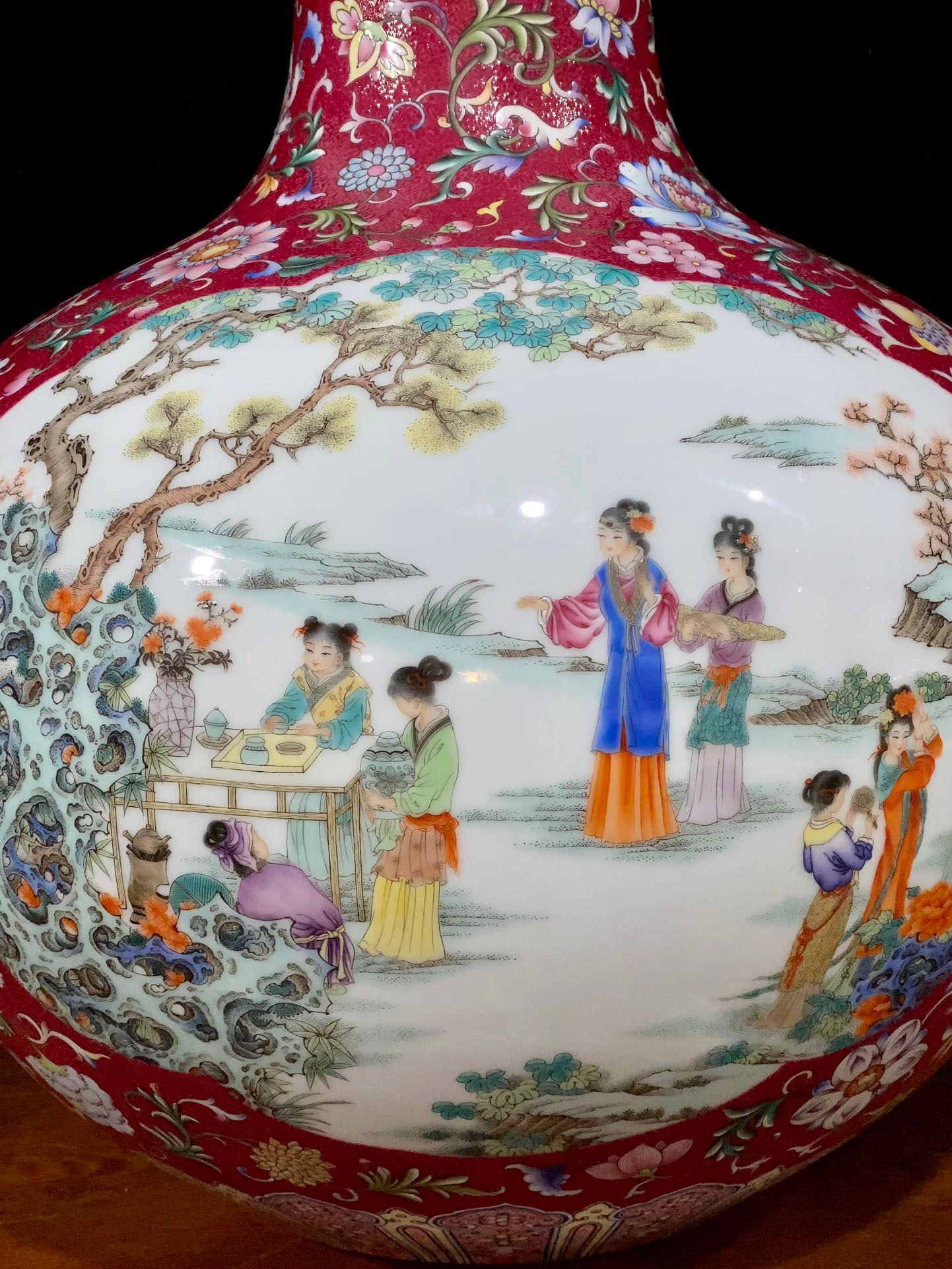 A Exquisite Ruby Red Famille-Rose Figures Pattern Vase - 4