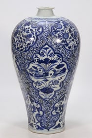 A Exquisite Blue and White Flower and Bird Pattern Vase