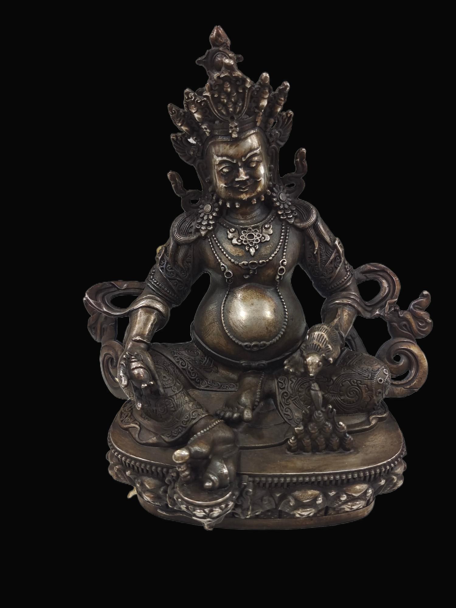 A Exquisite Gilt Silver Bronze Buddha Statue: A Exquisite Gilt Silver Bronze Buddha Statue,Qing Dynasty, China,Size:7.9inx6.3in,Weight:1138g 