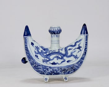 A Exquisite Blue and White Seawater Dragon Pattern Vase