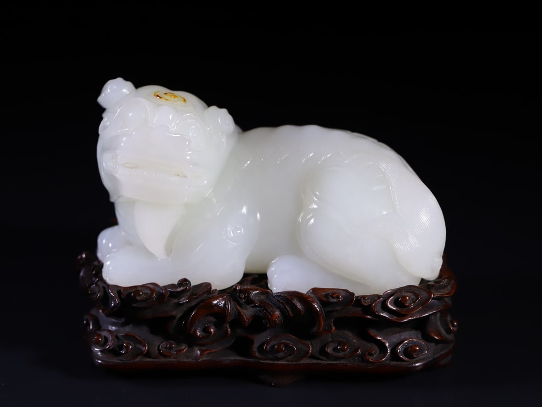 A Exquisite Hetian Jade Lion Ornament (1 of 9)
