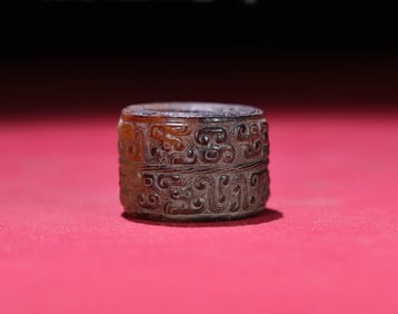 A Exquisite Hetian Jade Dragon Pattern Thumb Ring
