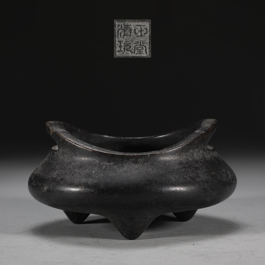 A Exquisite Bronze Double-Ears Tripod Censer: A Exquisite Bronze Double-Ears Tripod Censer,Ming Dynasty,China,With Mark,Size:2.5inx3.9inx5.1in,Weight:750g 铜桥耳炉,中国明代,带款