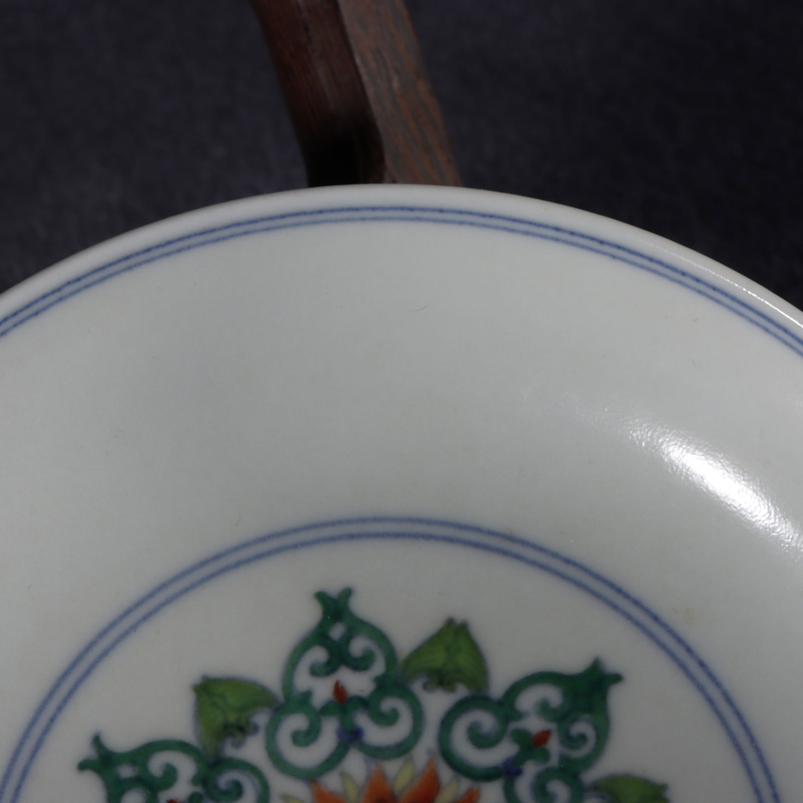 A Exquisite Doucai Flower Pattern Plate - 4