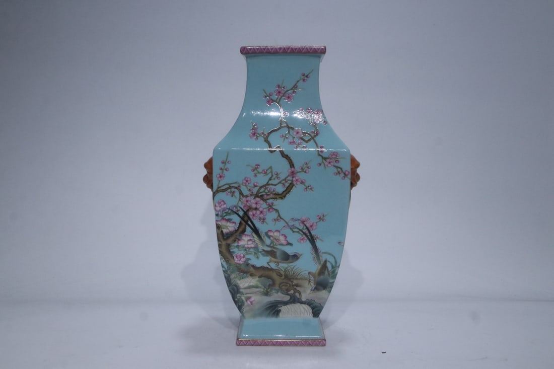 A Exquisite Famille-Rose Green Ground Flower Pattern Vase (1 of 9)