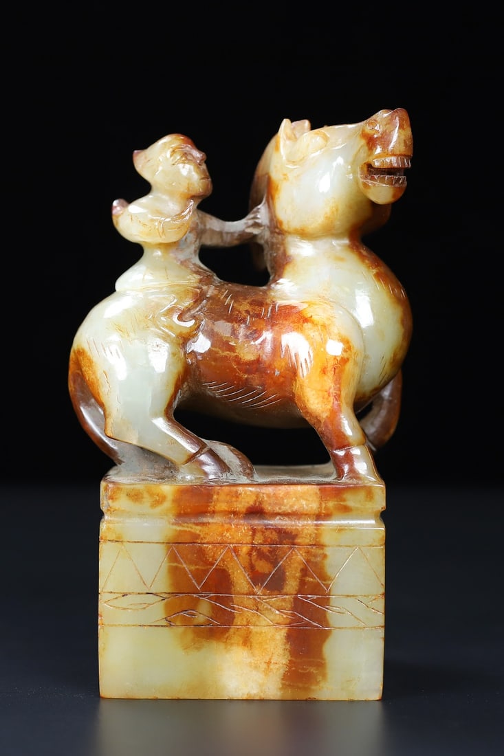 A Exquisite Hotan Jade Horse Seal: A Exquisite Hotan Jade Horse Seal,Han Dynasty, China,Size:5.1inx3inx2in,Weight:727g 和田玉马印章,中国汉代