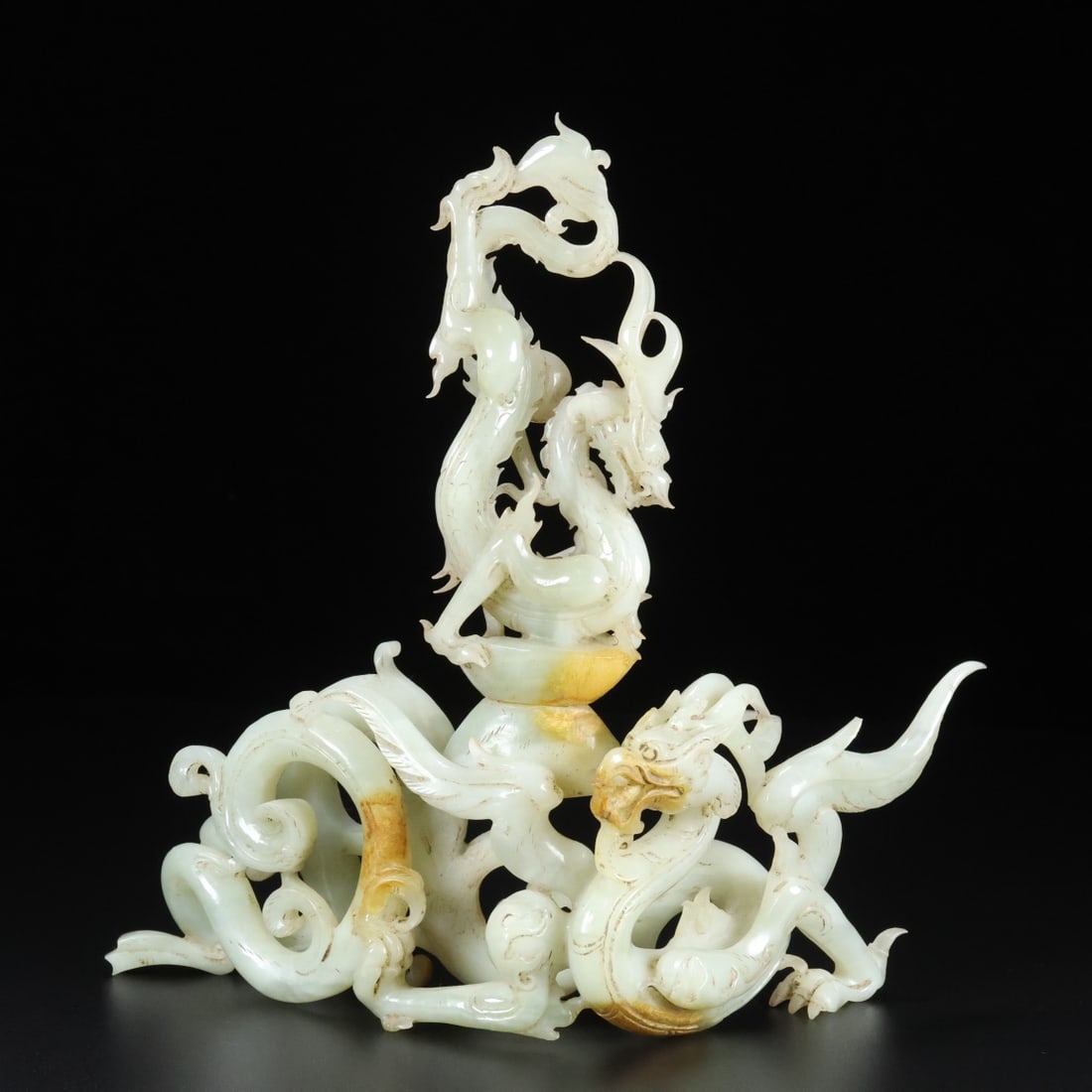 A Exquisite Hetian Jade Dragon Ornament (1 of 9)