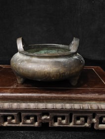 A Exquisite Bronze Tripod Censer
