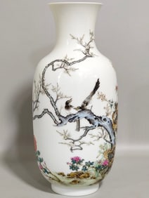 Famille-Rose Flower Pattern Vase