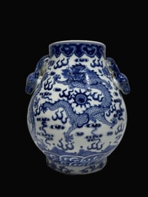 A Exquisite Blue and White Dragon Pattern Deer Head Vase