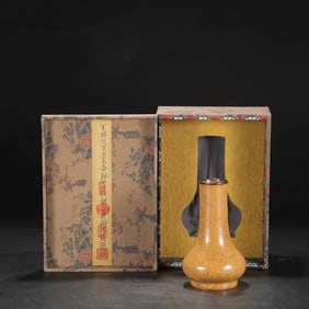 A Exquisite Guan yao Cream Yellow Glaze Ice Crackle Pattern Vase, with Imperial Inscription by
