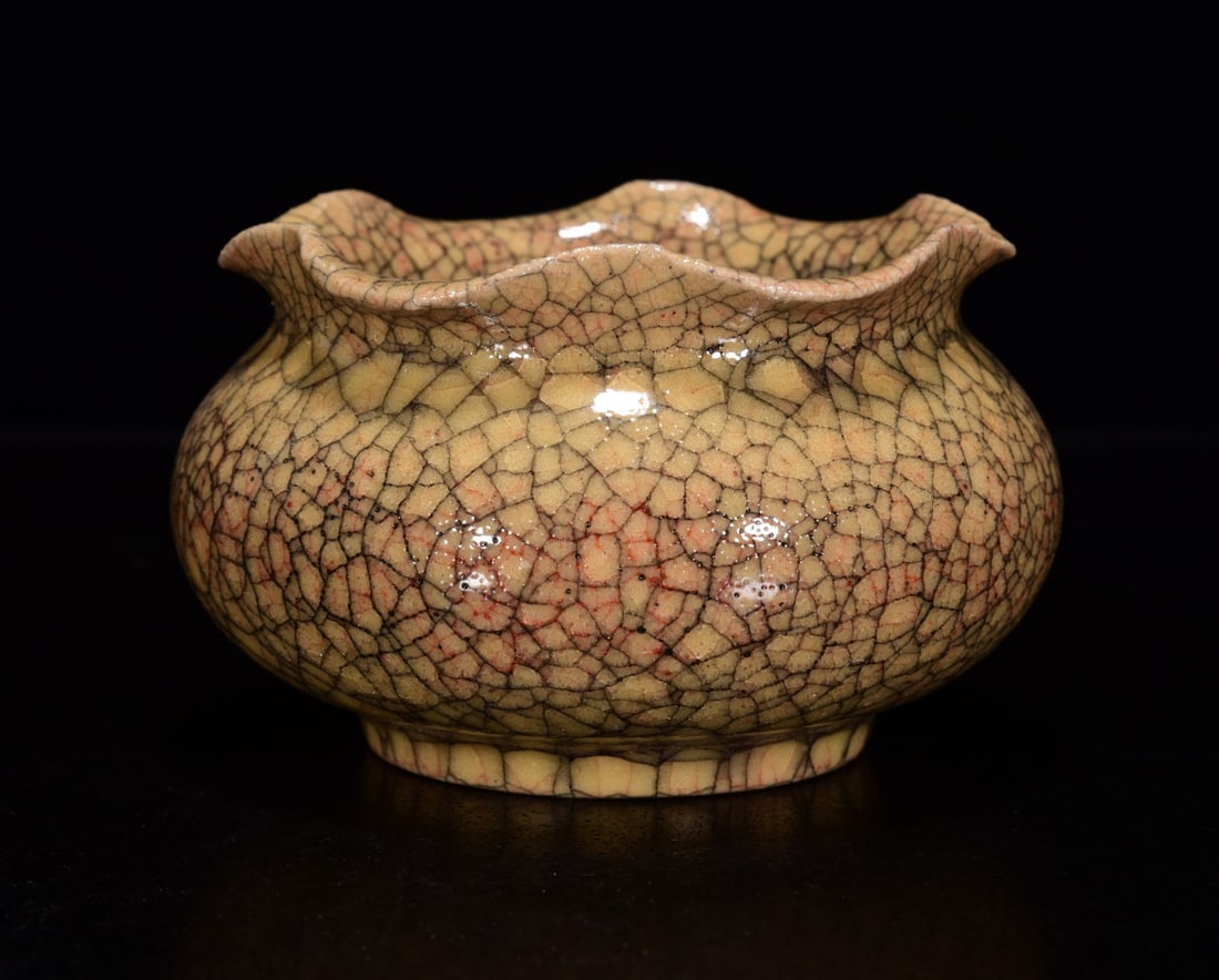 A Rare Guan yao Lotus-Mouth Brush Washer (1 of 9)