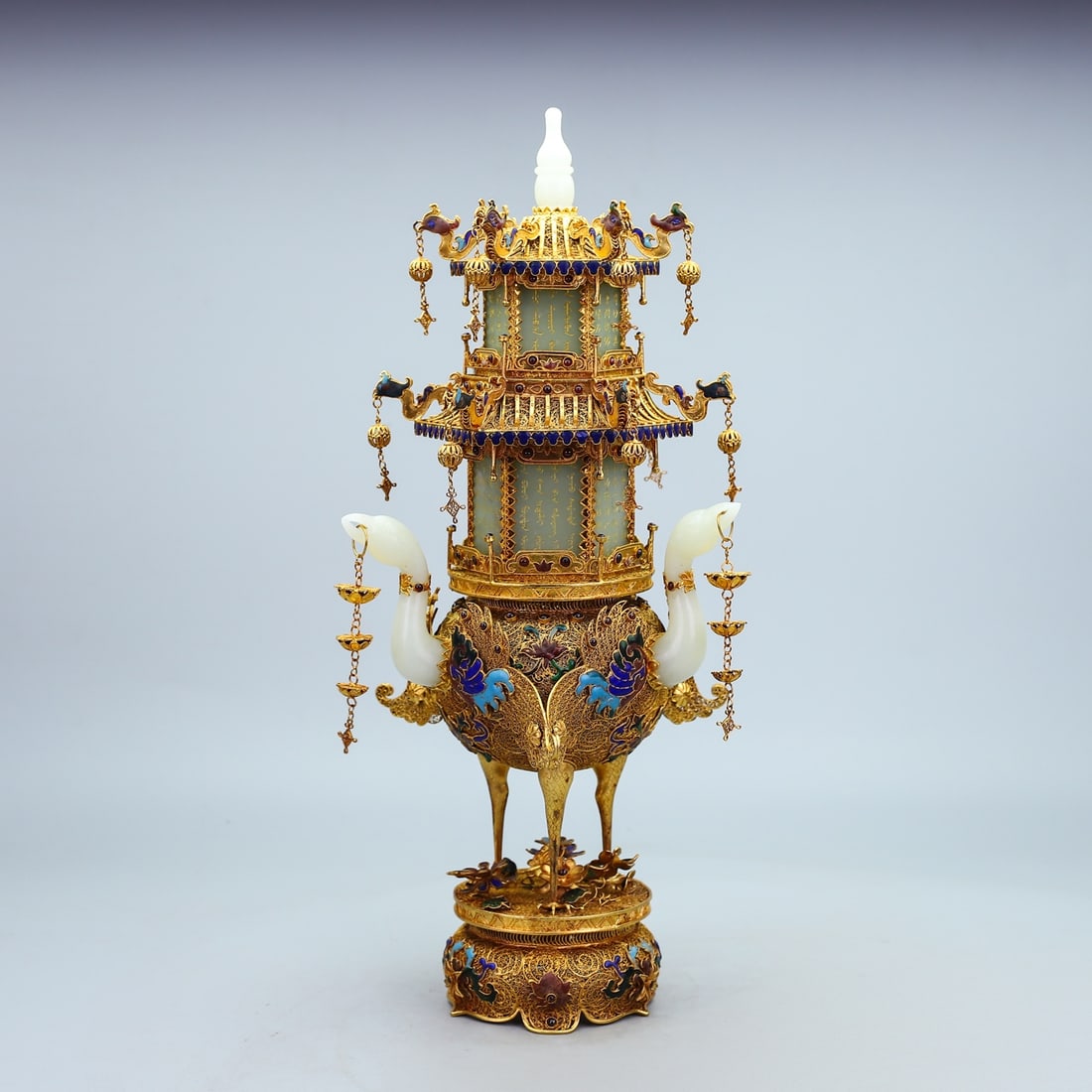 A Exquisite Cloisonne Inlaid Hetian Jade Crane-Shaped Ornament: A Exquisite Cloisonne Inlaid Hetian Jade Crane-Shaped Ornament,Qing Dynasty, China,Qianlong Four-character Mark,Size:18.9inx8.7inx22.4inx10.6inx11.2in,Weight:2424g 