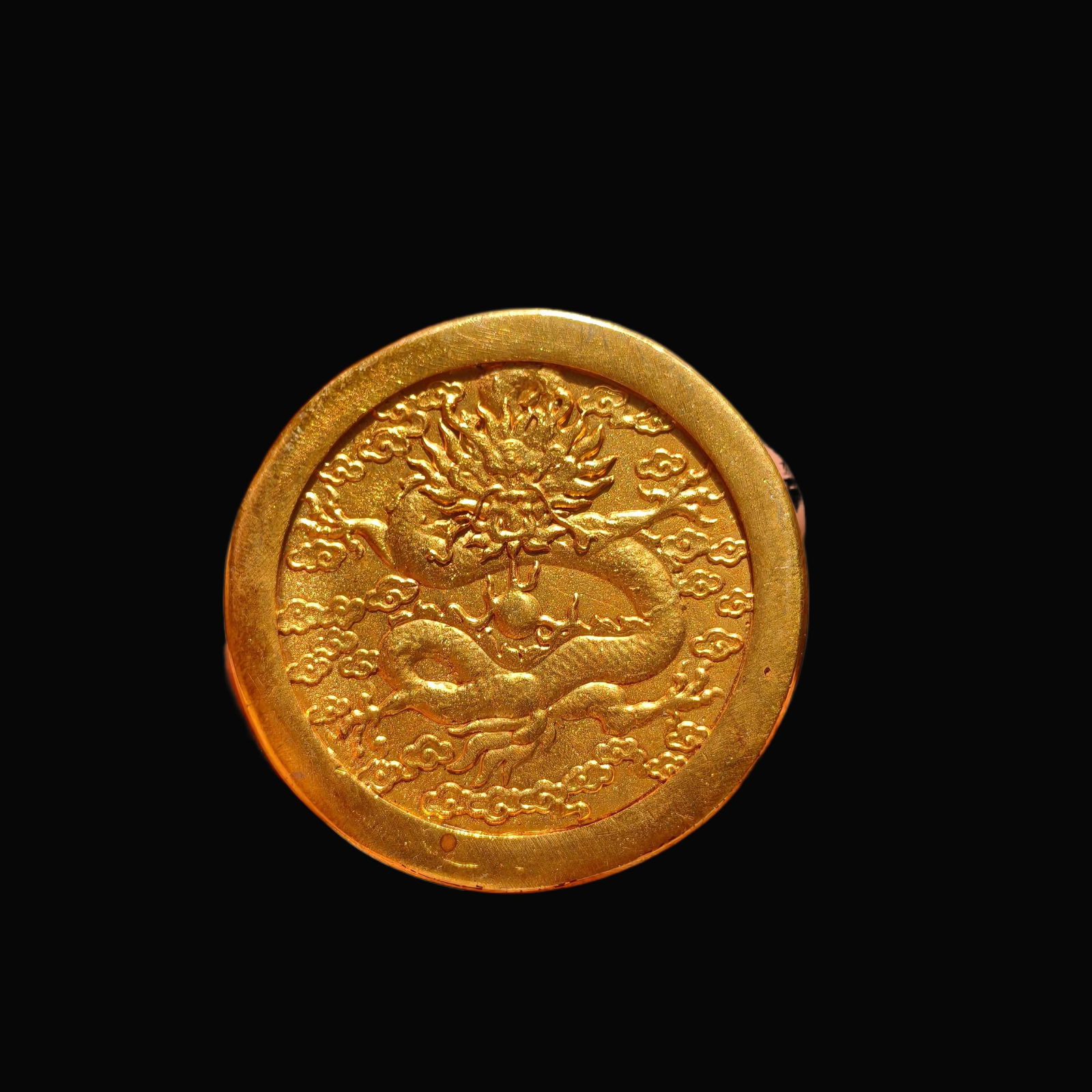A Exquisite Bronze Gilt Dragon Pattern Gold Coin: A Exquisite Bronze Gilt Dragon Pattern Gold Coin,Qing Dynasty, China,Size:1.7inx0.1in,Weight:35g 铜鎏金龙纹金币,中国清代