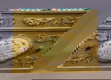 A Exquisite Gilt Bronze Carved Inlaid Hetian Jade Jewelry Box