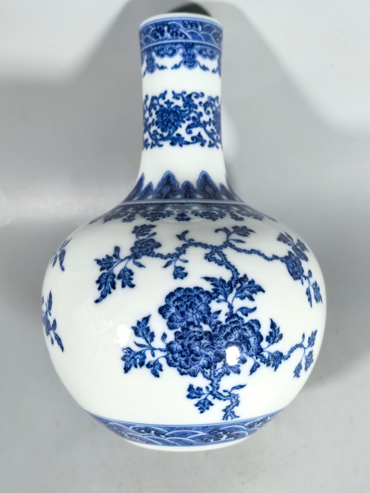 A Exquisite Blue and White Flower Pattern Vase - 6