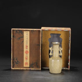 A Exquisite Ge yao Cream Yellow Glaze Ice Crackle Pattern Vase, with Imperial Inscription by Emperor