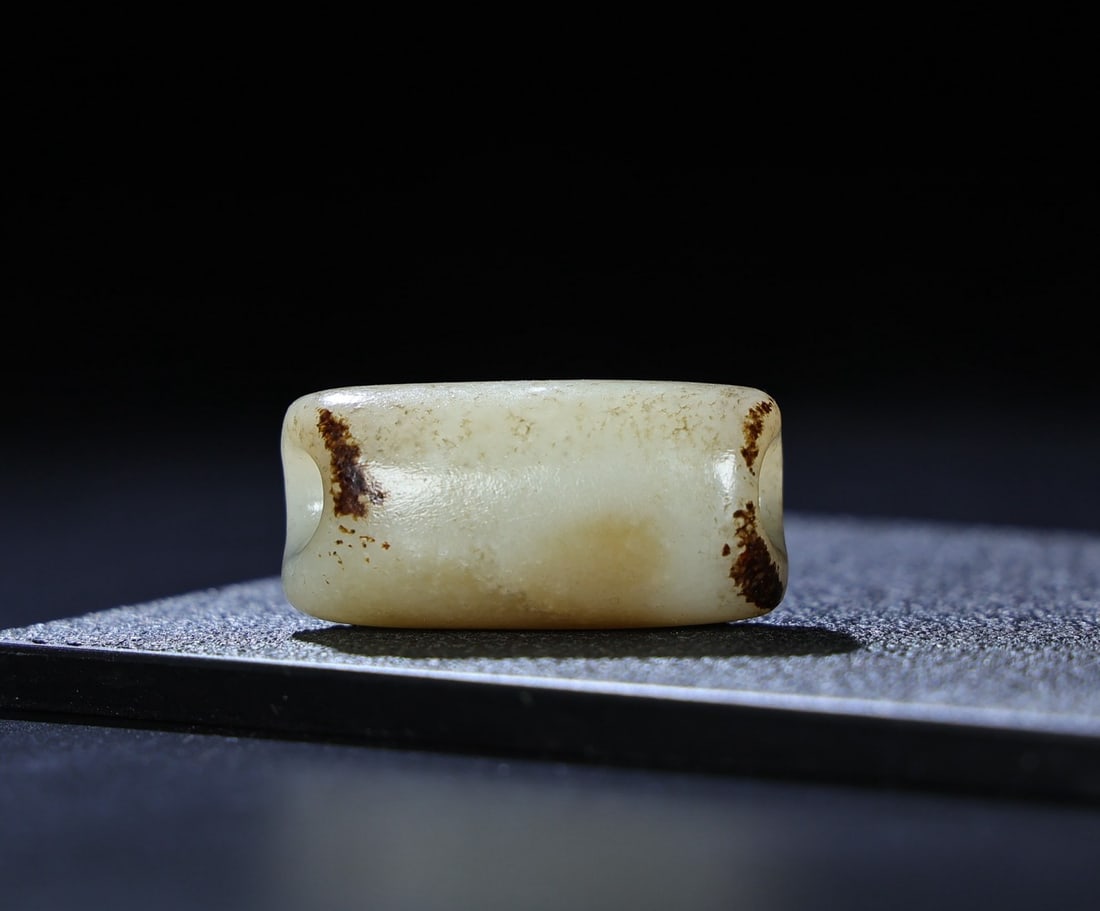 A Exquisite Hetian Jade Handheld Ornament: A Exquisite Hetian Jade Handheld Ornament,Qing Dynasty, China,Size:1.6inx0.8inx4.6in,Weight:29g 和田玉手把件,中国清代