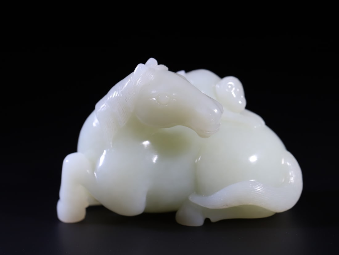 A Exquisite Hetian Jade Horse Ornament: A Exquisite Hetian Jade Horse Ornament,Qing Dynasty,China,Size:3.5inx1.7inx2.1in 和田玉马上封侯摆件,中国清代