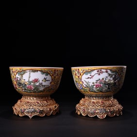 A pair of Exquisite Famille-Rose Enamel Flower and Bird Pattern Bowl, With Gilt Silver Base