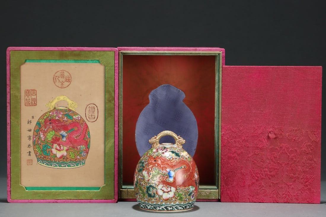 A Exquisite Enamel Gilt Flower Dragon Pattern Vase: A Exquisite Enamel Gilt Flower Dragon Pattern Vase,Qing Dynasty, China,Qianlong Four-character Mark,Size:5inx4.4in 珐琅彩鎏金花卉龙纹瓶,