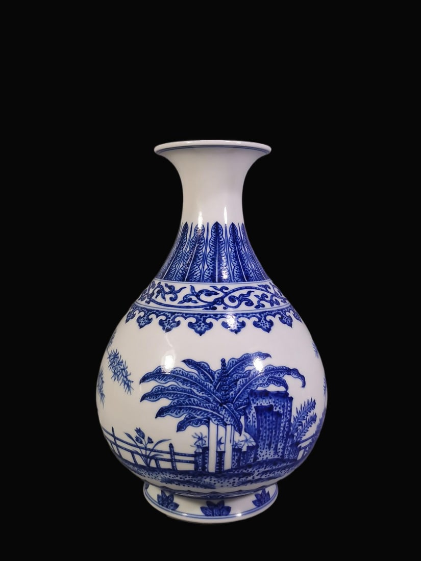 A Exquisite Blue and White Flower Pattern Vase: A Exquisite Blue and White Flower Pattern Vase,Qing Dynasty,China,Qianlong Six-character Mark,Size:11inx7.3in 青花竹石芭蕉玉壶春瓶,中&
