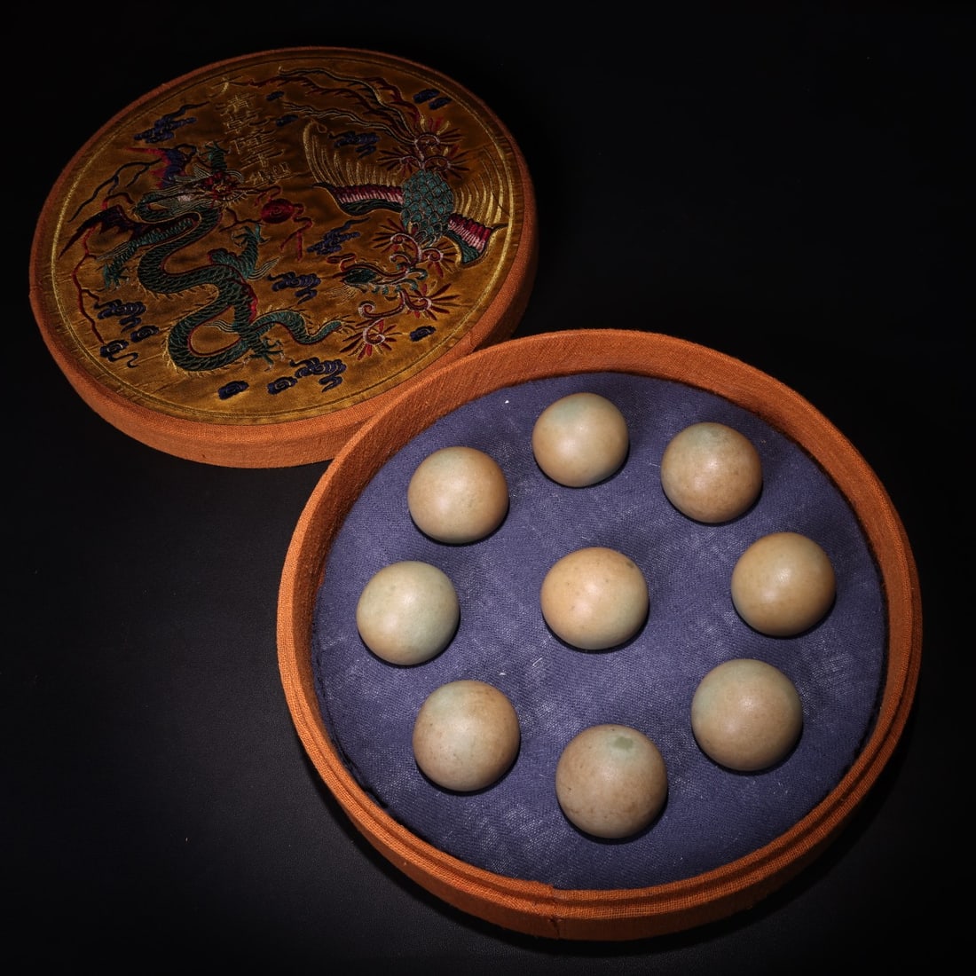 A Set of Exquisite Luminous Pearl: A Set of Exquisite Luminous Pearl,Qing Dynasty, China,Size:(Box)9.8inx2.6in,(Luminous stone)1.6in,Weight:125g 一套夜明珠,中国清代