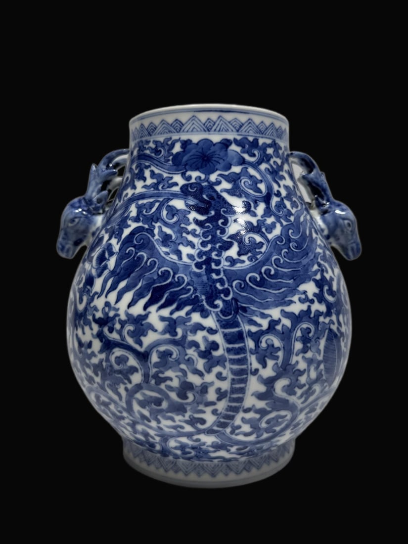 A Exquisite Blue and White Phoenix Pattern Deer Head Vase: A Exquisite Blue and White Phoenix Pattern Deer Head Vase,Qing Dynasty, China,Guangxu Six-character Mark,Size:8.9in 