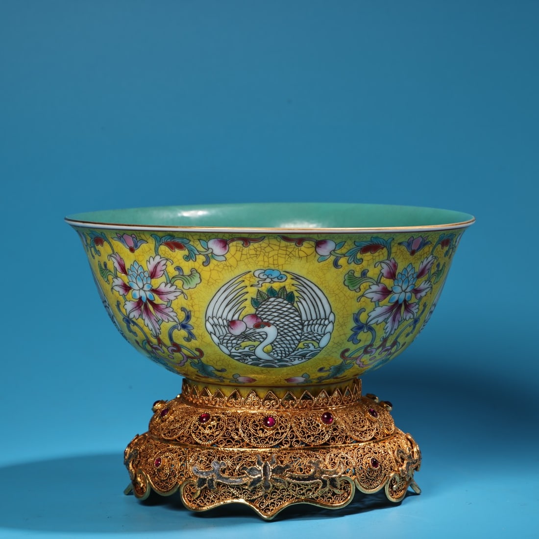 A Exquisite Enamel Famille-Rose Flower and Bird Pattern Bowl: A Exquisite Enamel Famille-Rose Flower and Bird Pattern Bowl,Qing Dynasty, China,Yongzheng Four-character Mark,Size:5.3inx6.5in,Weight:560g 