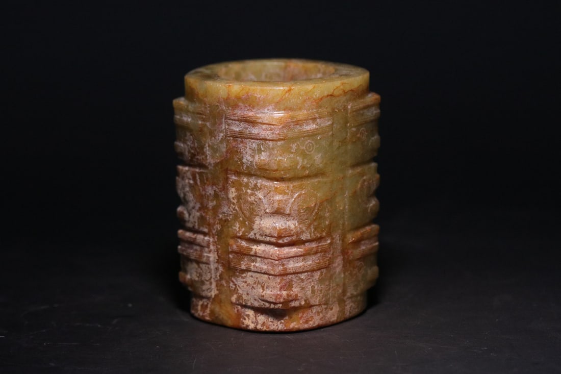 A Exquisite Archaic Jade Beast-Face Pattern Handheld Ornament: A Exquisite Archaic Jade Beast-Face Pattern Handheld Ornament,Ancient Time, China,Size:2inx1.9inx2.8in,Weight:253.3g 高古玉琮,远古时期