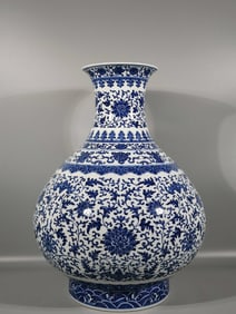 A Exquisite Blue and White Lotus Pattern Vase