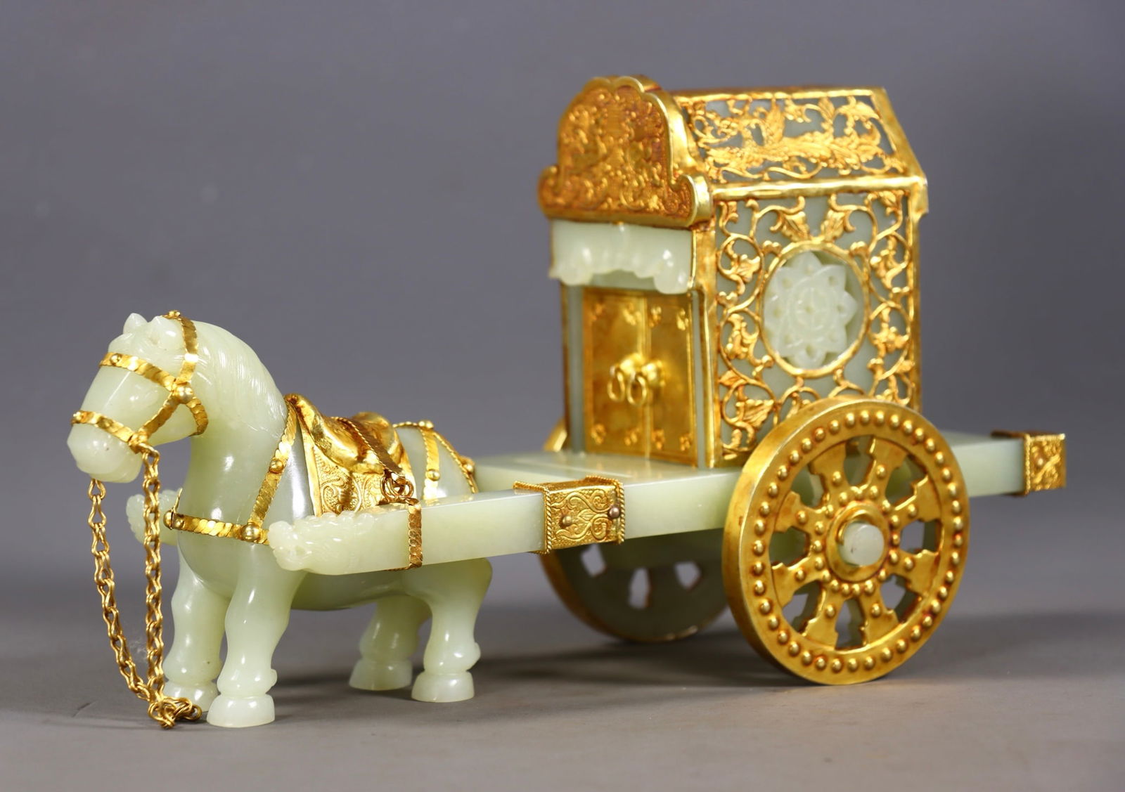 A set of Exquisite Hetian White Jade Cover with Silver Gilt Horse Draw Cart: A set of Exquisite Hetian White Jade Cover with Silver Gilt Horse Draw Cart,Qing Dynasty, China,Size:8.3inx3.5inx5.5in; 4.1inx1.6inx3.5in, Total Weight:1096g 