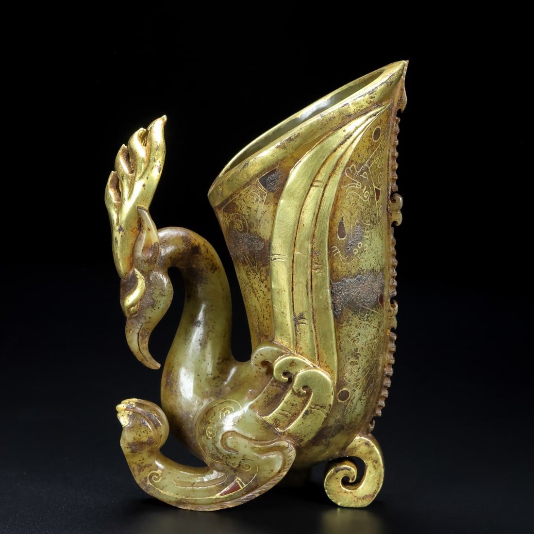 A Rare Hetian Jade Gold-Inlaid Horn Cup: A Rare Hetian Jade Gold-Inlaid Horn Cup,Han Dynasty, China,Size:3.9inx2.4inx5.9in, Weight:556g 和田玉错金角杯,中国汉代