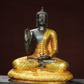 A Exquisite Gilt Bronze Buddha Statue