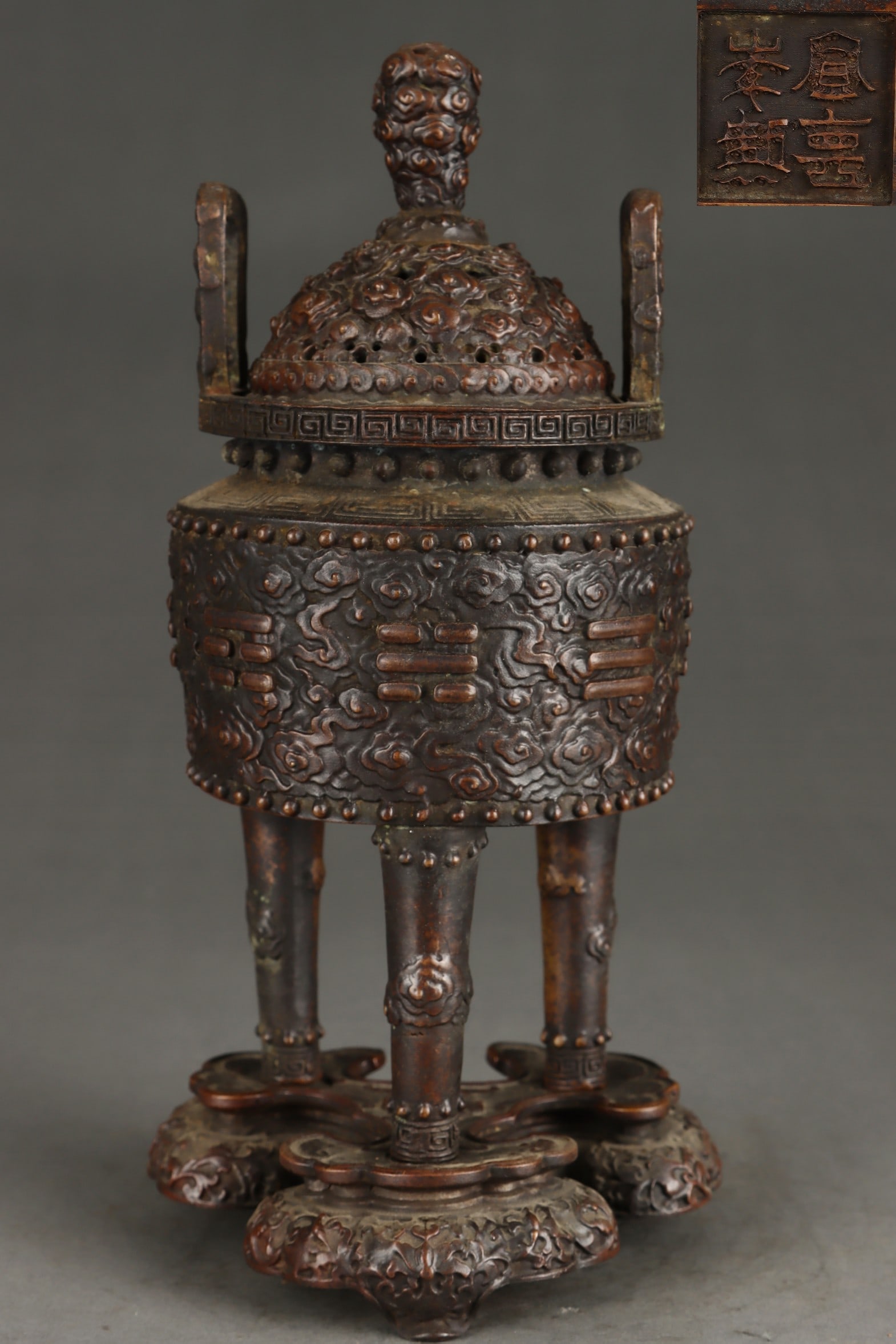 A Exquisite Bronze Trigram Pattern Double-Ears Incense Censer: A Exquisite Bronze Trigram Pattern Double-Ears Incense Censer,Ming Dynasty, China,Xuande Four-character Mark,Size:10.6inx3.9inx4.5in,Weight:2700g 铜八卦纹冲天೑