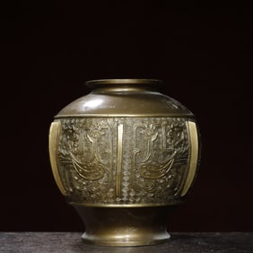 A Exquisite Bronze Carved Phoenix Pattern Vase