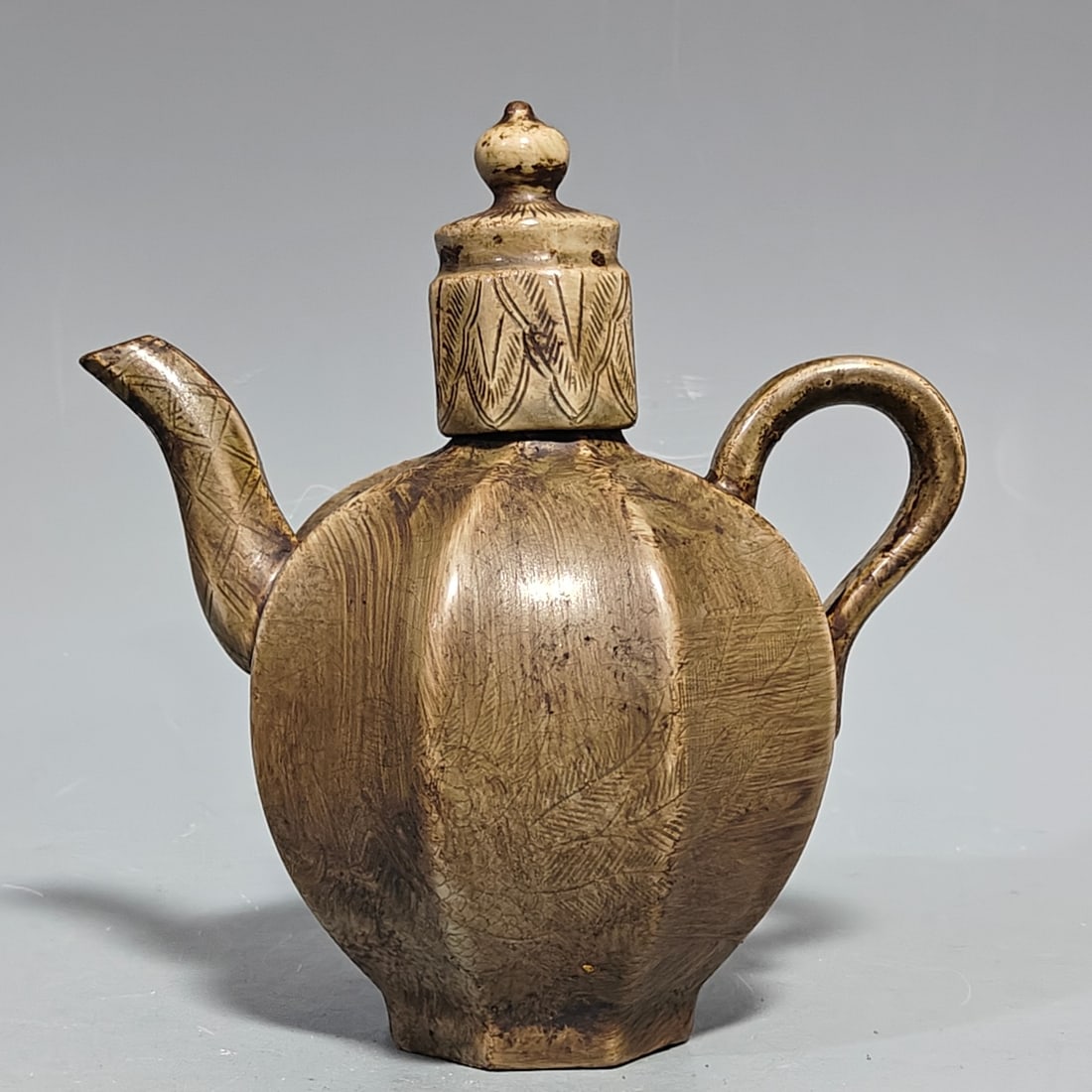 A Exquisite Yue yao Porcelain Ewer (1 of 9)