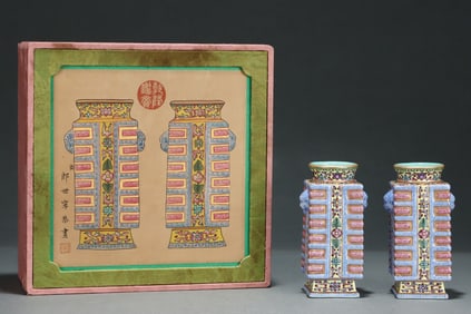 A pair of Exquisite Enamel Flower Pattern Vase