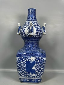 A Exquisite Blue and White Figures Pattern Vase