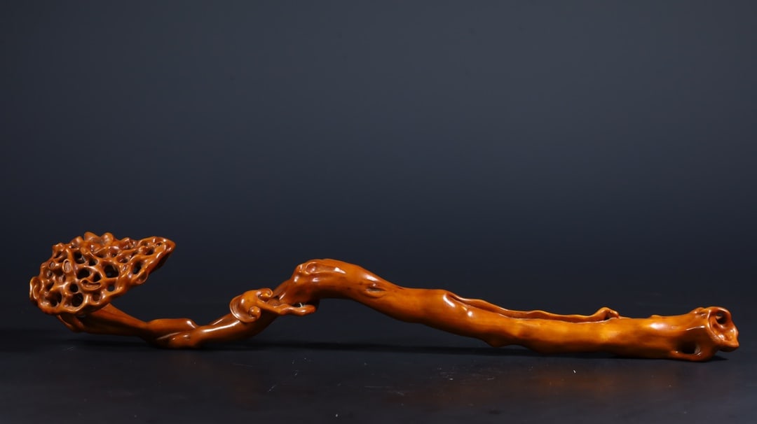 A Exquisite Boxwood Ganoderma Ruyi Scepter Ornament (1 of 9)