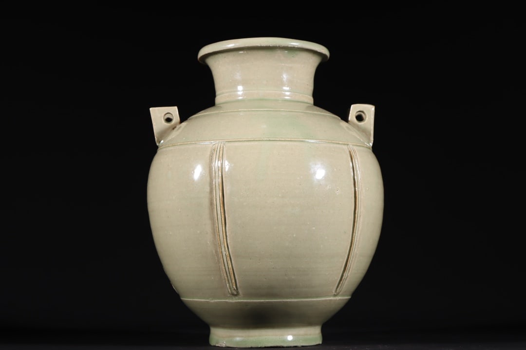A Exquisite Yue yao Celadon Jar: A Exquisite Yue yao Celadon Jar,Tang Dynasty, China,Size:7.2inx5.7in 青瓷罐,中国唐代